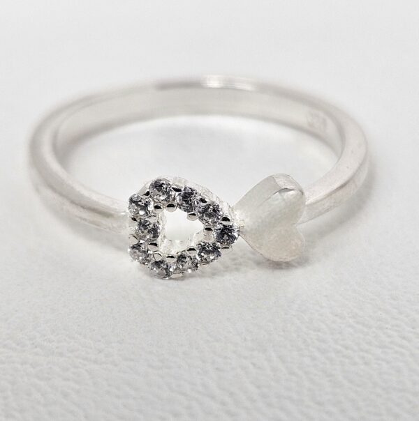 Anillo Doble Corazón con Piedras - Image 2