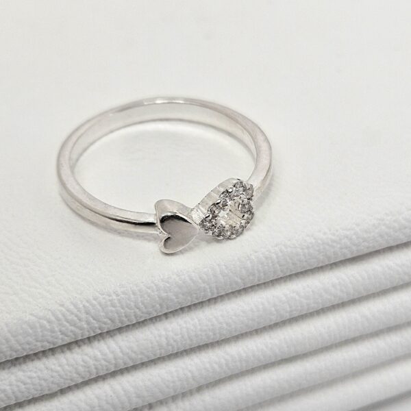 Anillo Doble Corazón con Piedras - Image 3