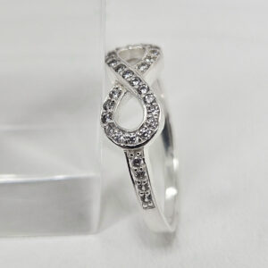 Anillo Infinito con Piedras