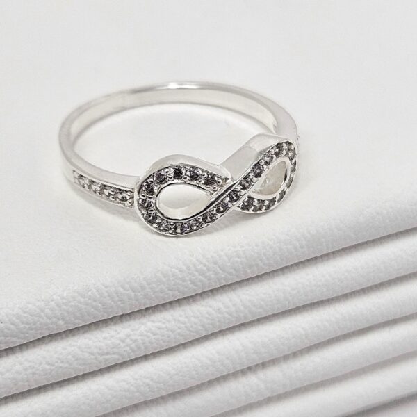 Anillo Infinito con Piedras - Image 3