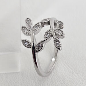Anillo Doble Hojas con Piedras