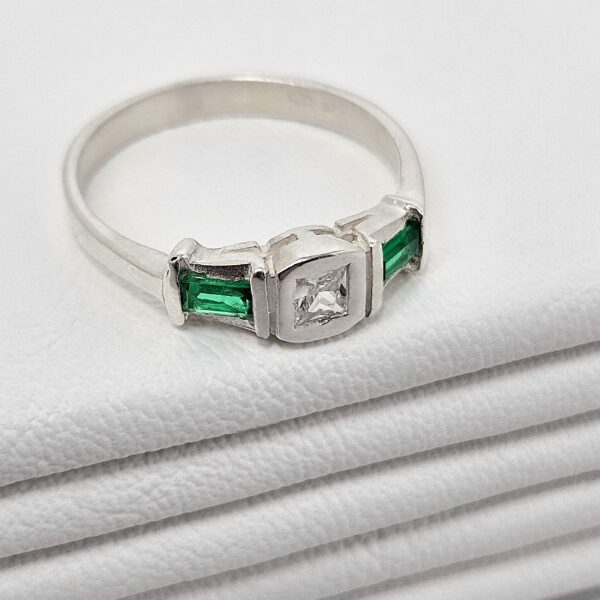 Anillo Piedra con Lateral Baguette - Image 3