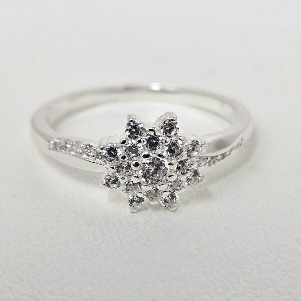 Anillo Flor con Piedras - Image 2