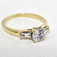 Anillo Solitario con Piedras Baguette - Image 2
