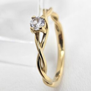 Anillo Trenzado con Piedra
