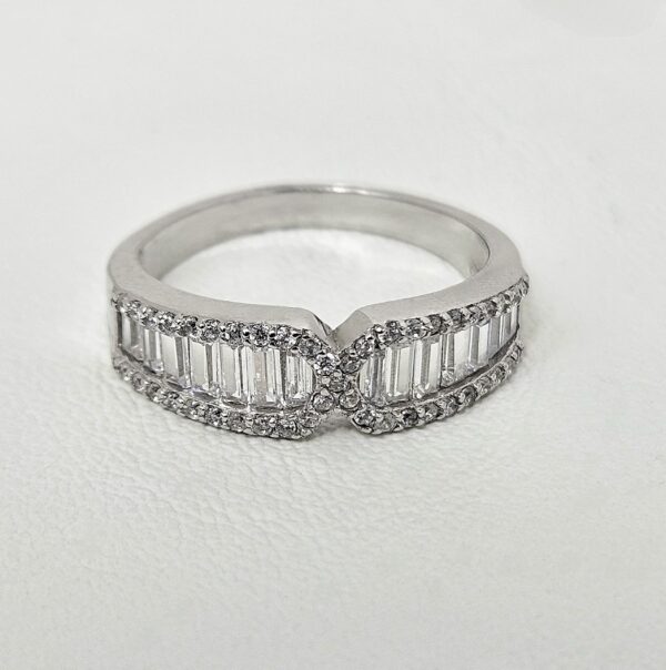 Anillo Baguette con Piedras - Image 2