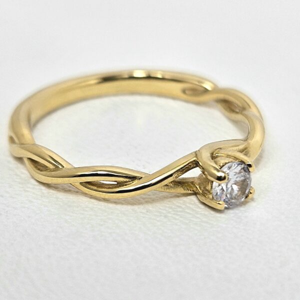 Anillo Trenzado con Piedra - Image 2