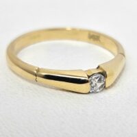 Anillo Solitario con Montura Bar - Image 2