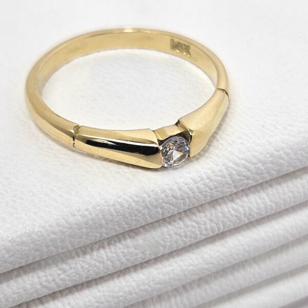 Anillo Solitario con Montura Bar - Image 3