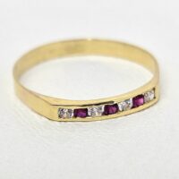 Anillo Fino con Piedras Fucsias - Image 2