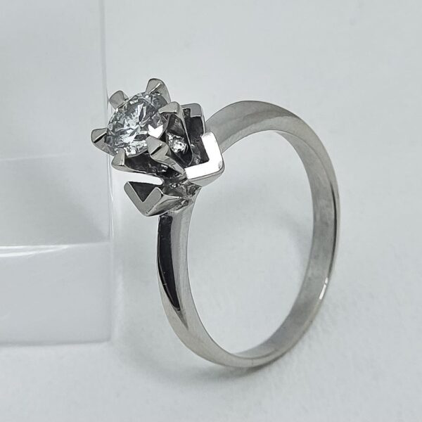 Anillo Solitario Moder